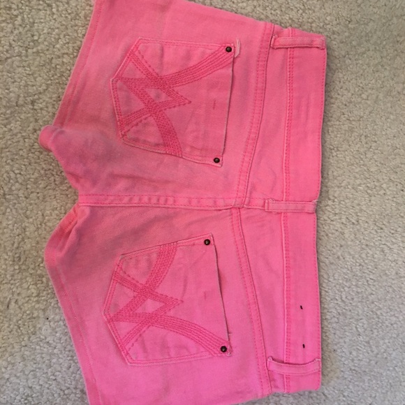 Neon pink jean shorts - Picture 2 of 3